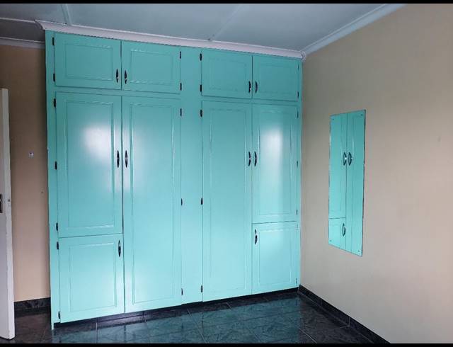 2 bed property to rent in CROWN GARDENS